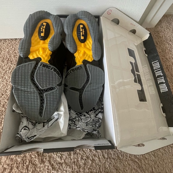 Lebron XIX Nike low top men’s 8.5 worn once - Picture 6 of 7